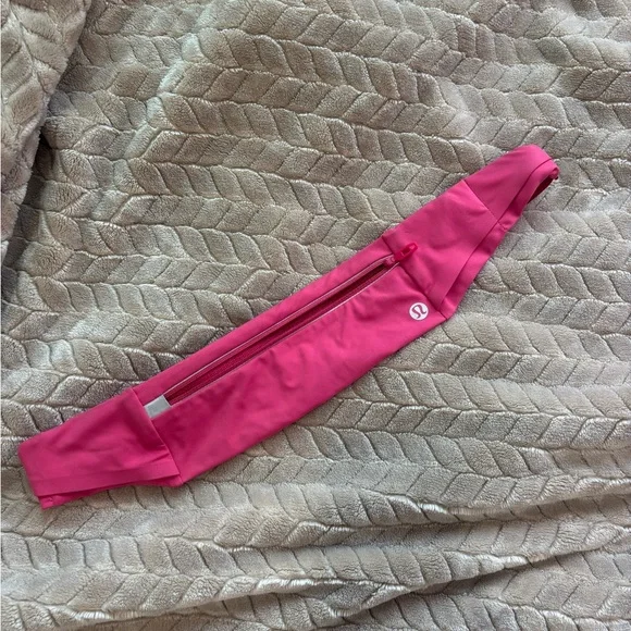 Lululemon fast and free running belt - Picture 2 of 4